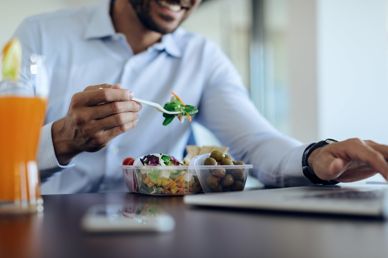Pausa pranzo in ufficio: 5 consigli per mangiare sano