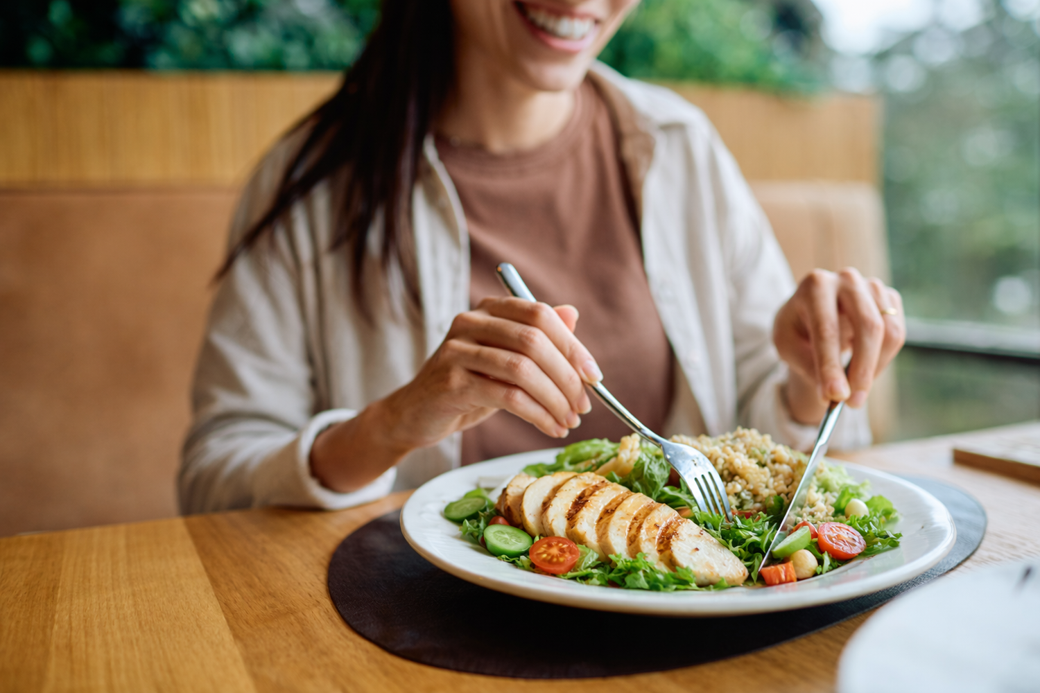 Dieta equilibrata nella vita reale: come mangiare bene anche fuori casa